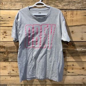 3/20 💵 Obey t-shirt